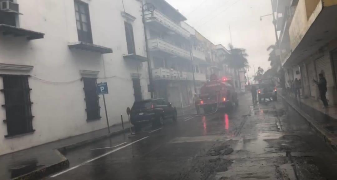 Se incendia edificio junto a la catedral del puerto de  Veracruz