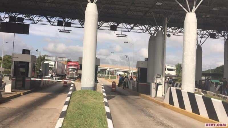 Por este motivo se vio obstruida caseta de cobro en carretera del sur de Veracruz