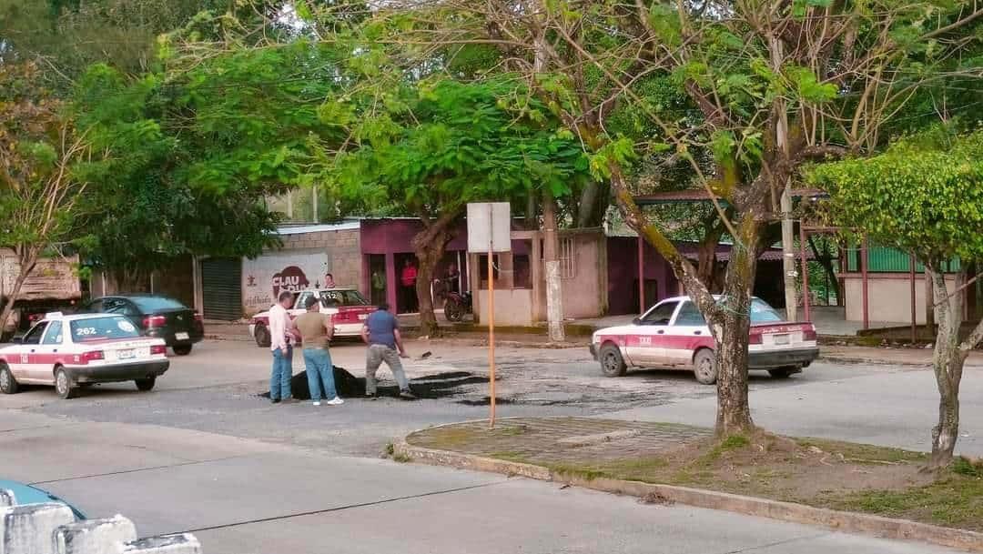 Taxistas se unen para dar remedio a calles de Nanchital