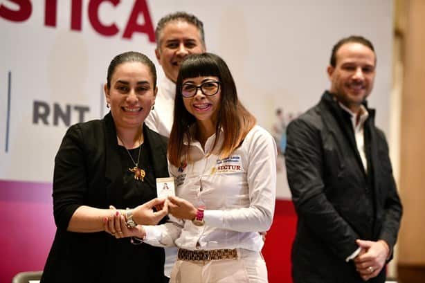 Sectur entrega certificaciones a prestadores de servicios en Veracruz