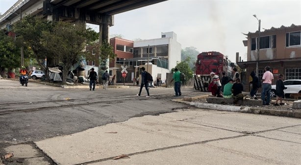 La MS13, el nuevo terror de migrantes en Coatzacoalcos; los atacan con machetes | VIDEO