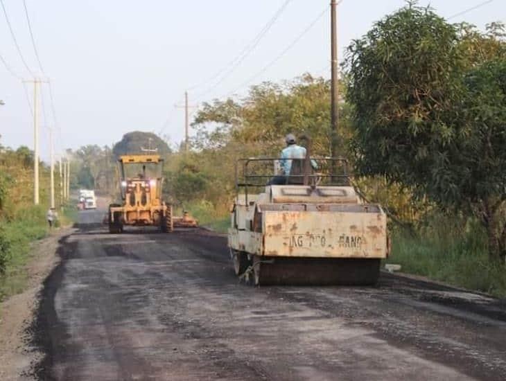 Así van los trabajos de asfaltado en la carretera Nanchital-Las Choapas