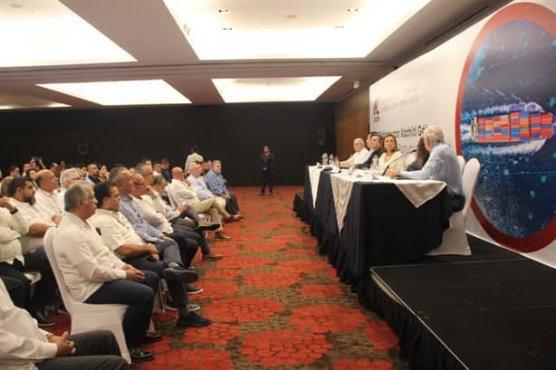 Xóchitl Gálvez se reúne con portuarios de Veracruz | VIDEO