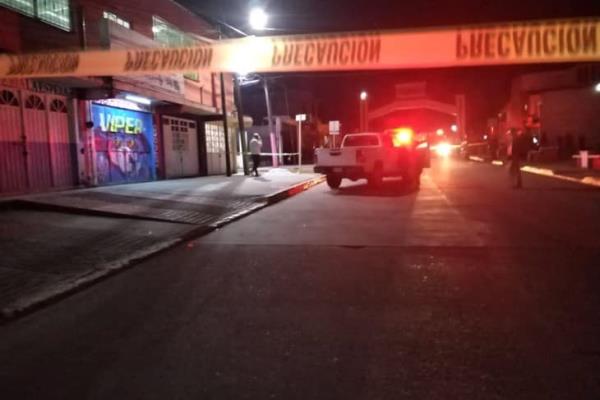 Mujer es asesinada a balazos en la entrada principal de Altotonga