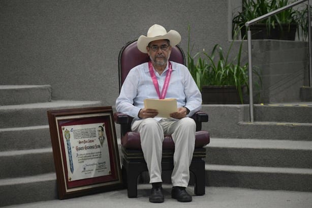 Galardonan a fundador de “Mono Blanco” por el rescate del son jarocho