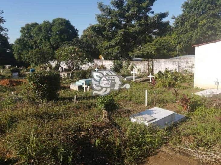 Se queda sin espacio cementerio de Ixhuatlán; modificarán los niveles de las tumbas