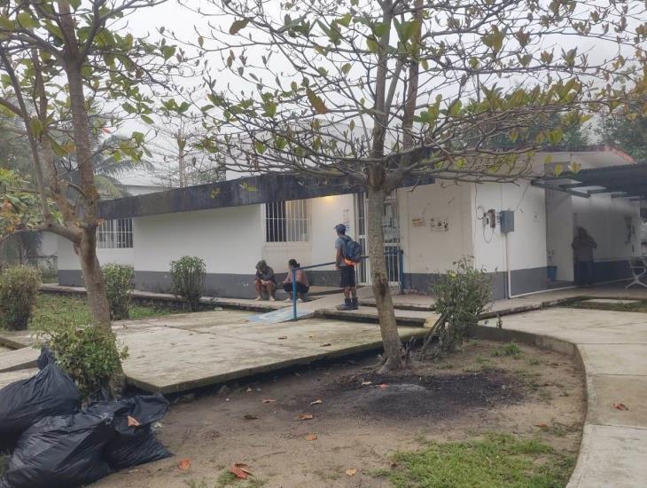 Baños rehabilitados en secundaria de Moloacán no se han inaugurado; padres de familias están molestos