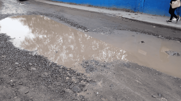 Vecinos de las Amapolas denuncian “enormes” charcos de agua en las calles