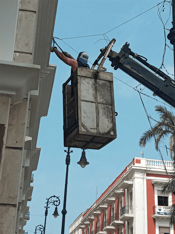 Retiran decoración navideña del centro de Veracruz