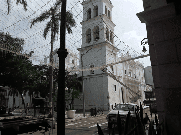 Retiran decoración navideña del centro de Veracruz