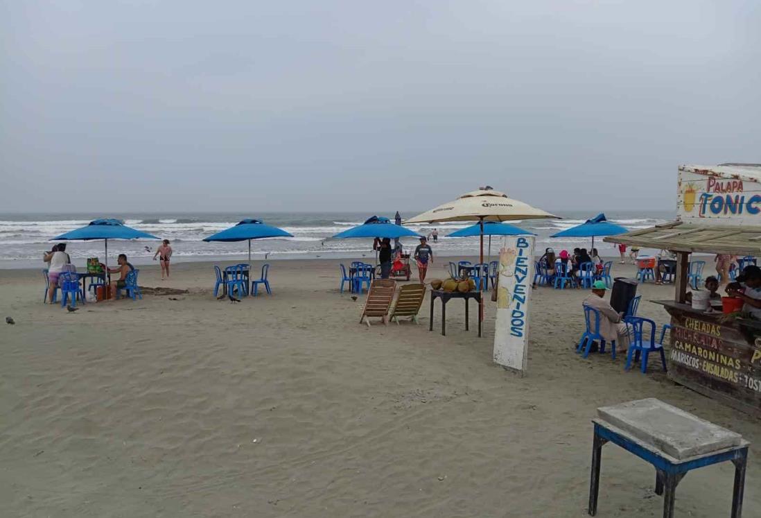 Frente Frío 30: Así sorprendió el norte a palaperos de playa en Boca del Río