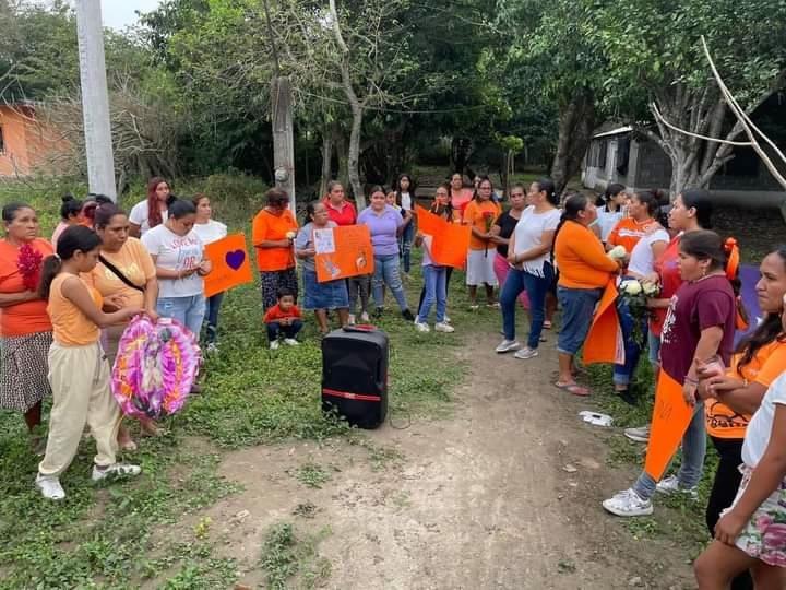 Marchan en Tlalixcoyan para exigir justicia para la joven Roxana