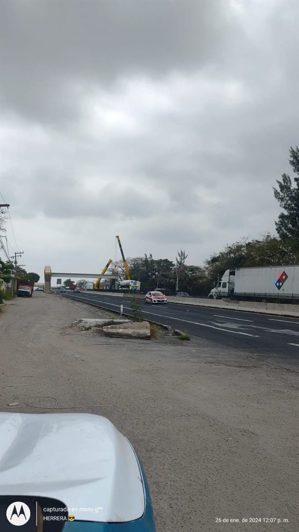 Colocación de puente en carretera Cardel – Veracruz genera caos vial