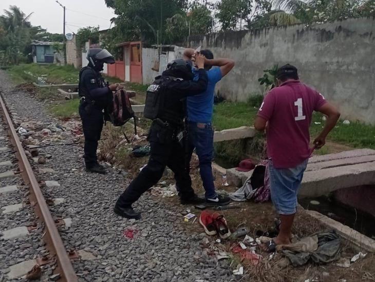 Detienen a centroamericanos armados bajo el puente de la avenida Uno