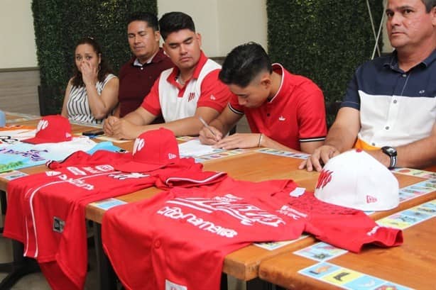 Firma veracruzano con Diablos Rojos