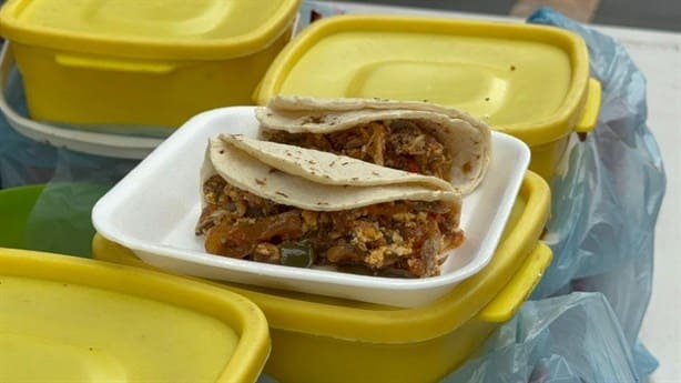 De chicharrón y papa con chorizo, así son los tradicionales tacos de guisado en Veracruz | VIDEO