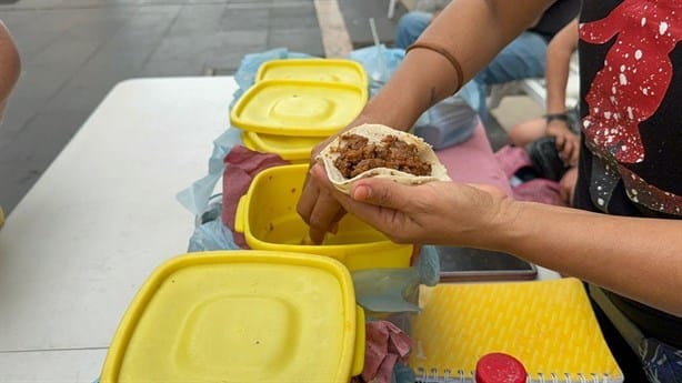 De chicharrón y papa con chorizo, así son los tradicionales tacos de guisado en Veracruz | VIDEO