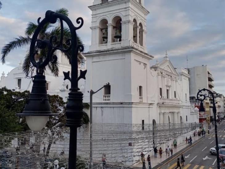 Candelabro que cayó en la catedral de Veracruz  será reparado para instalarse nuevamente