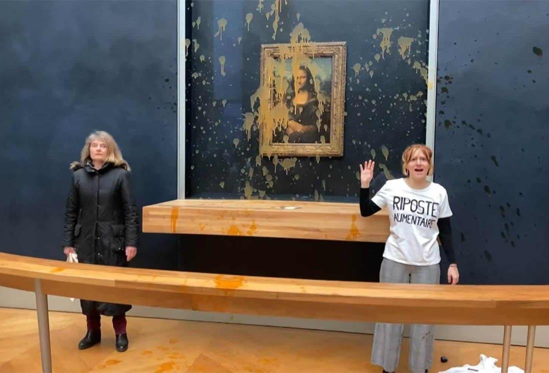 Activistas lanzan sopa a la pintura de la Mona Lisa en el museo de Louvre, en París