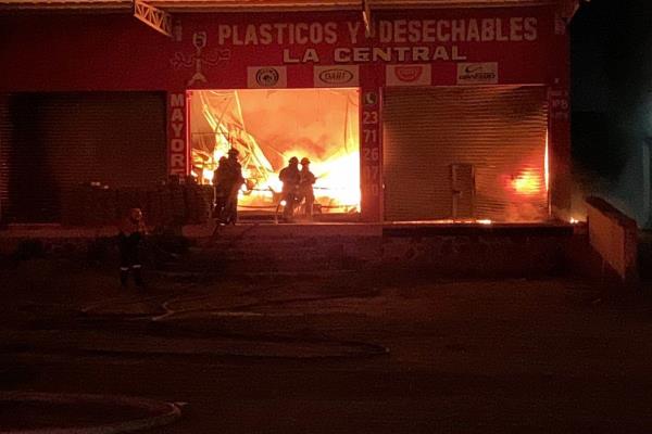 Se reactiva fuego en local de Central de Abastos de Xalapa