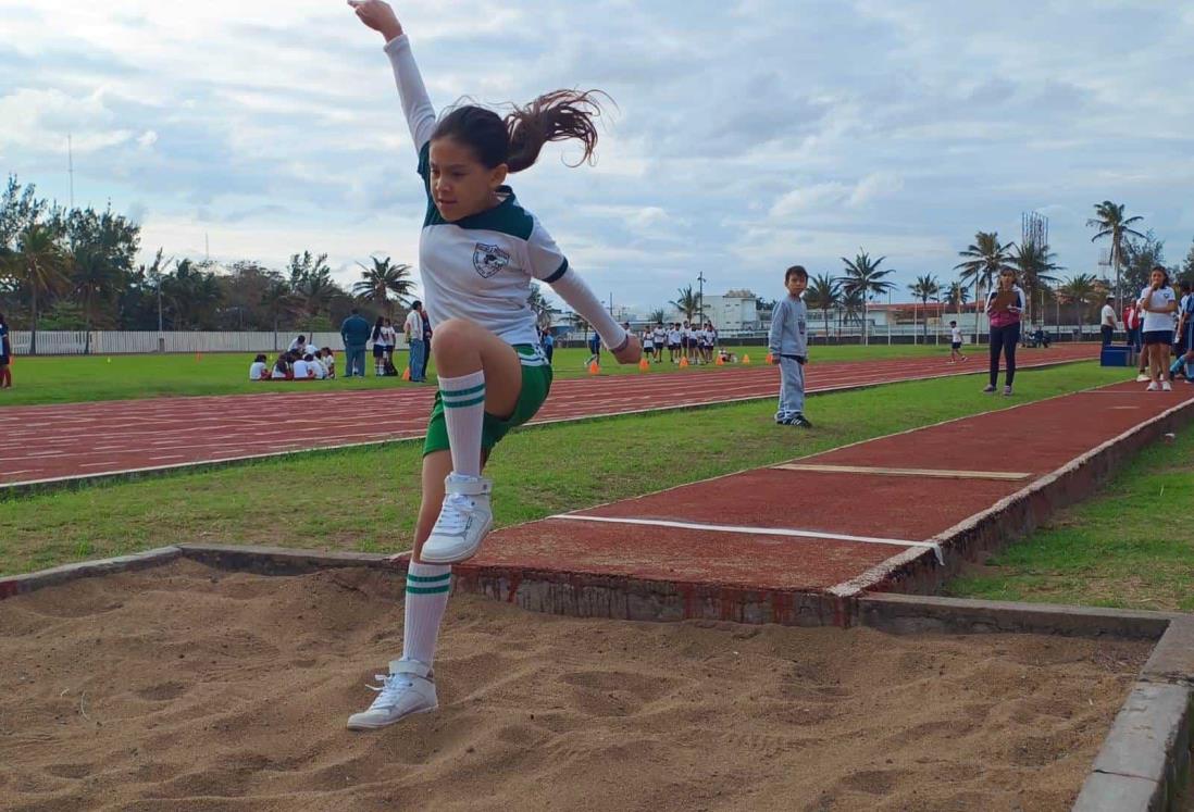 Realizan fiesta de l atletismo con 200 jóvenes