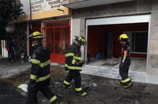 Fuerte incendio en vivienda de Colonia Centro de Veracruz