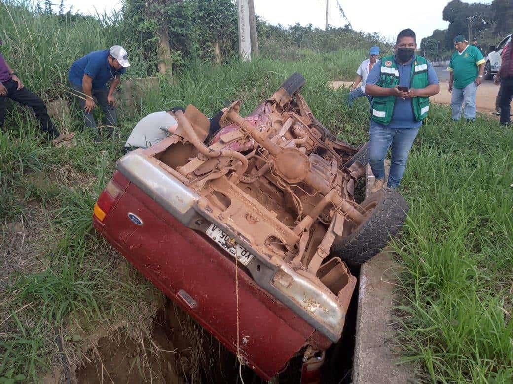 Tres lesionados durante choque y volcadura en Soconusco  