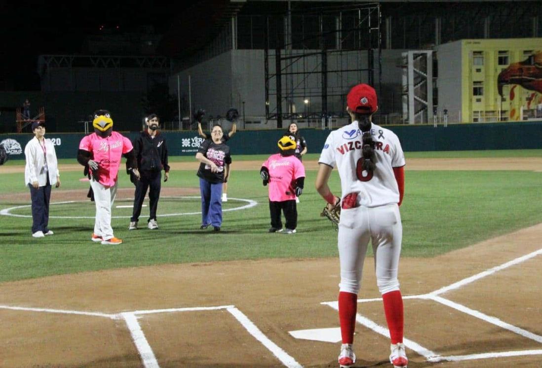 Fiesta en la inauguración como local de El Águila Femenil