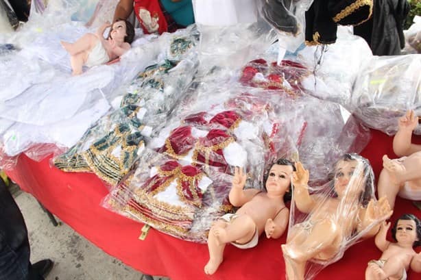 Vestir al niño Dios, una tradición que sigue vigente en comerciantes de Veracruz | VIDEO