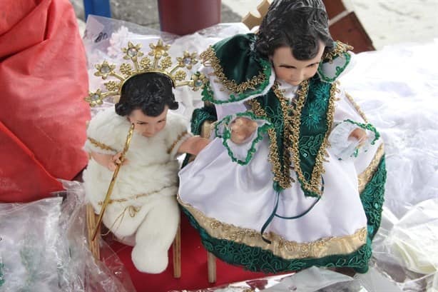 Vestir al niño Dios, una tradición que sigue vigente en comerciantes de Veracruz | VIDEO