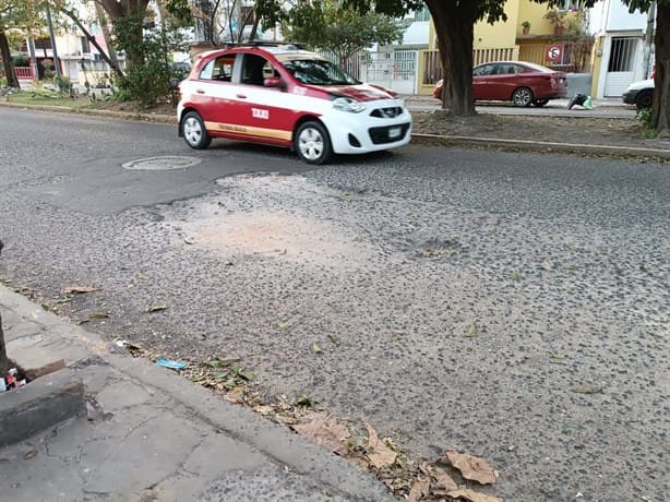 Alertan por bache en el Infonavit Buenavista, en Veracruz