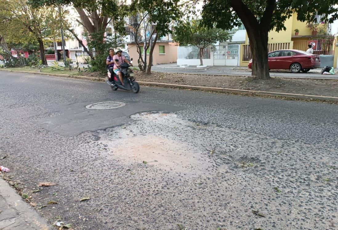 Alertan por bache en el Infonavit Buenavista, en Veracruz