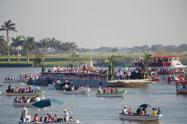 Pasean a la Virgen de la Candelaria por el Río Papaloapan, en Tlacotalpan