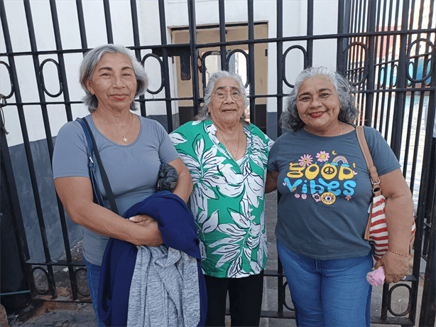 Artesanos del malecón de Veracruz esperan repunte por alta afluencia turística