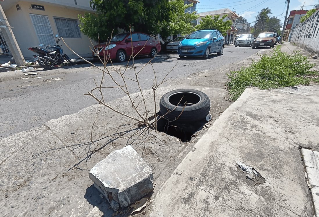 Registro destapado en Colonia Formando Hogar es un peligro para transeúntes