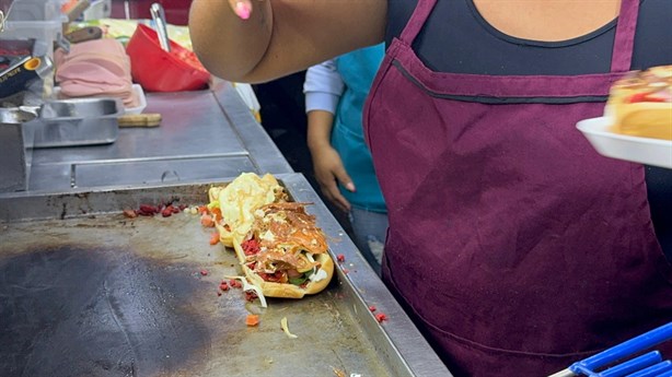 ¿Tradicional o Monster? Así son los famosos hot dogs del Malecón de Veracruz | VIDEO