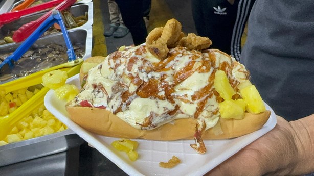 ¿Tradicional o Monster? Así son los famosos hot dogs del Malecón de Veracruz | VIDEO