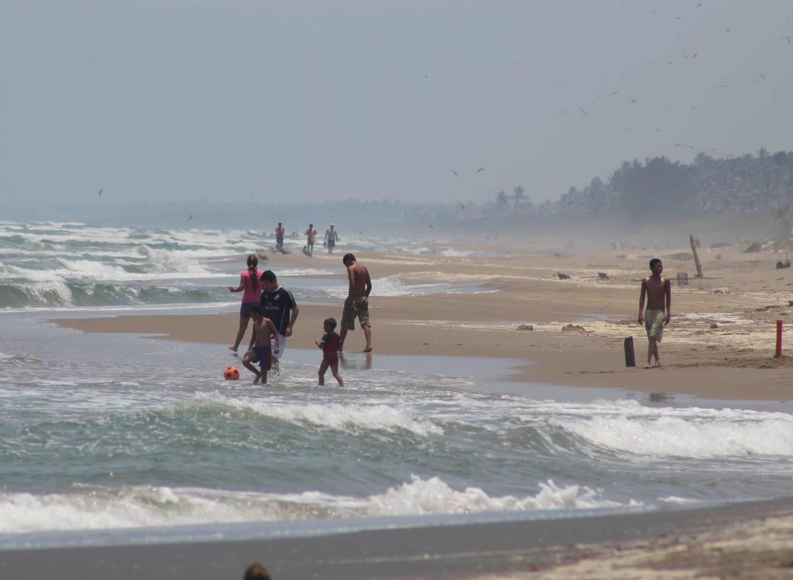 Pese a ser vacaciones, reportan bajas ventas en playas de Agua Dulce