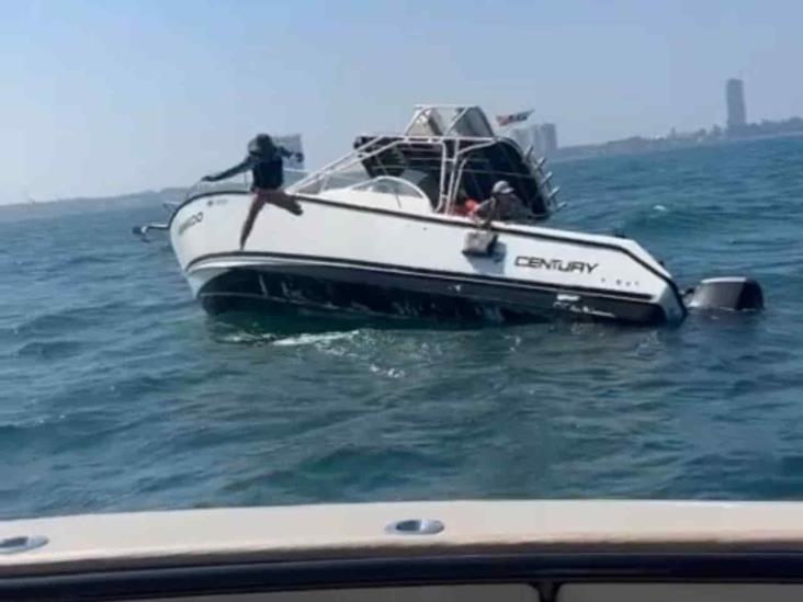 ¡Se hunde lancha en playa de Veracruz! Así fue el angustiante momento (+Video)