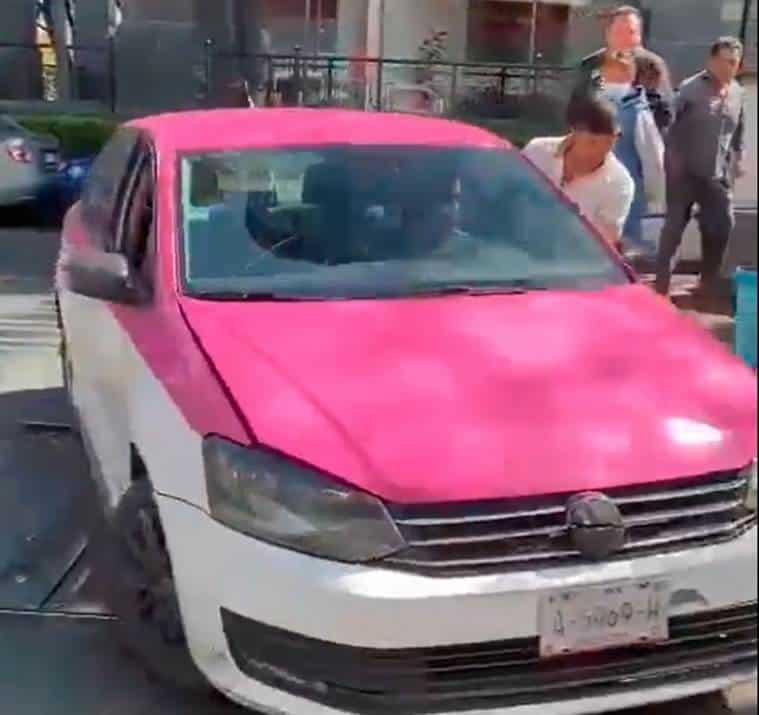 Taxista arrolla intencionalmente a hombre ¿por qué lo hizo? l VIDEO