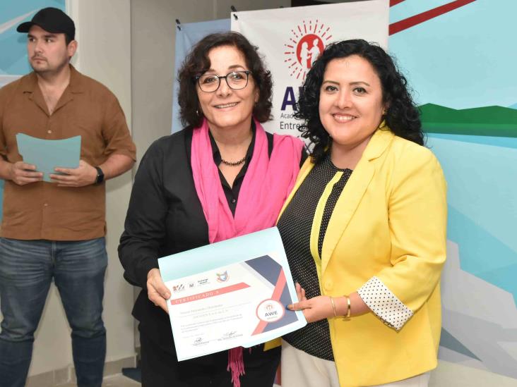 Llevan a cabo graduación de emprendedoras del programa AWE México