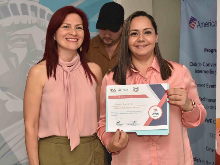 Llevan a cabo graduación de emprendedoras del programa AWE México