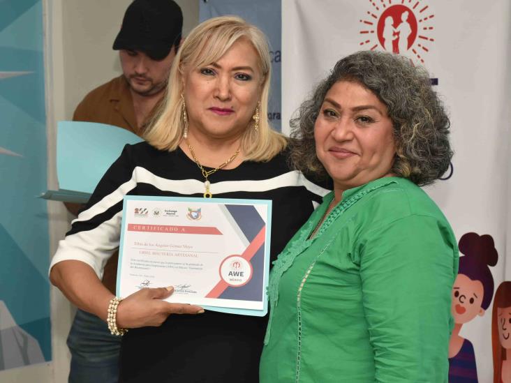 Llevan a cabo graduación de emprendedoras del programa AWE México
