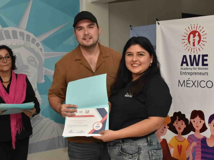 Llevan a cabo graduación de emprendedoras del programa AWE México
