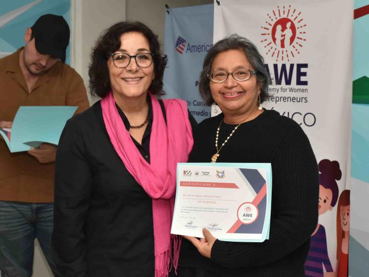 Llevan a cabo graduación de emprendedoras del programa AWE México