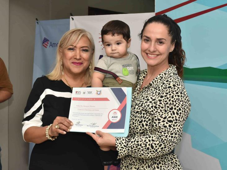 Llevan a cabo graduación de emprendedoras del programa AWE México