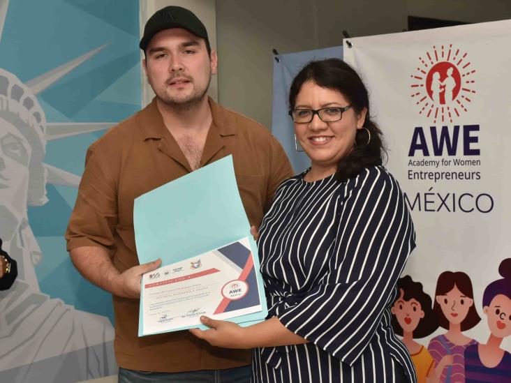 Llevan a cabo graduación de emprendedoras del programa AWE México