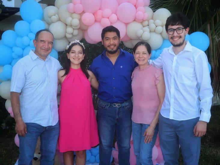 Alan y Gema Luna de Romero protagonizan gender reveal