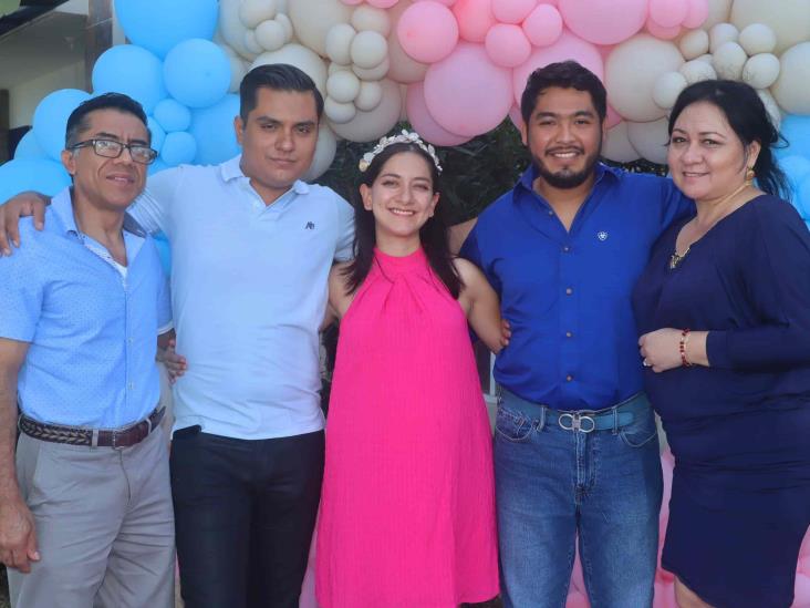 Alan y Gema Luna de Romero protagonizan gender reveal