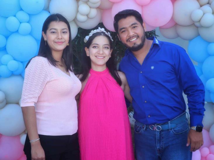 Alan y Gema Luna de Romero protagonizan gender reveal